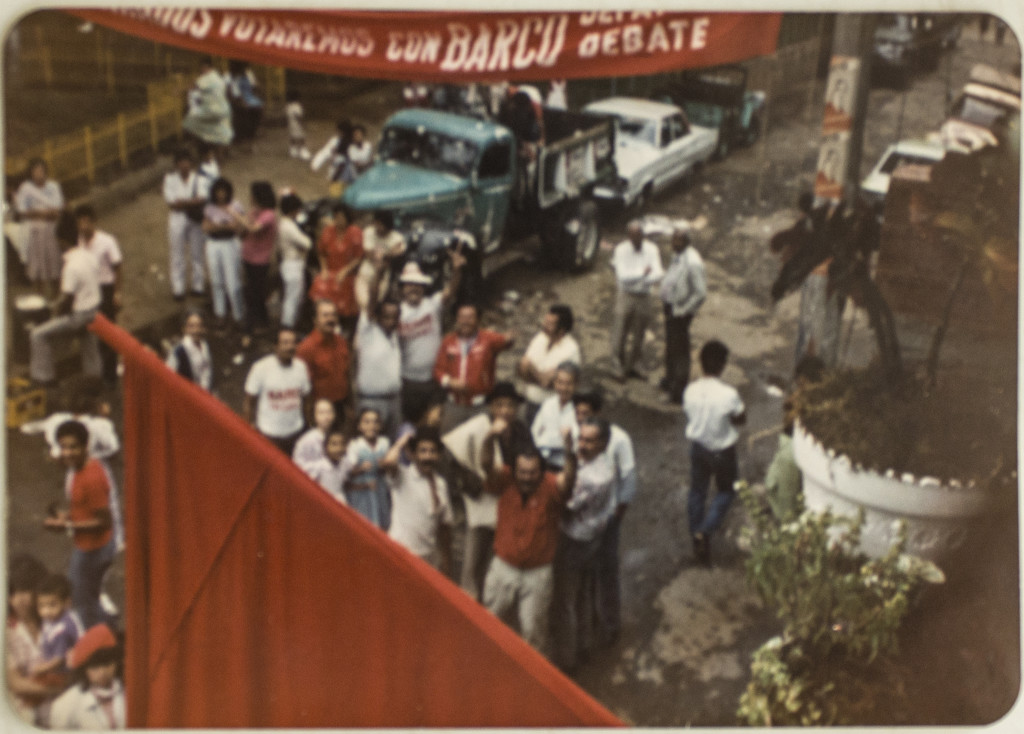Liberales de Manrique Oriental celebran en el Parque Gaitán la elección de Virgilio Barco como presidente de la república. Foto: cortesía familia Rivera. 
