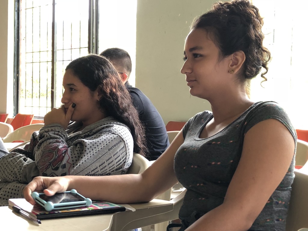 Eliana Berrío es una de las integrantes del Colectivo. Esta joven de 14 años quiere aprovechar este espacio formativo para narrar las memorias de la violencia que han vivido los habitantes del corregimiento de Puerto Garza. 