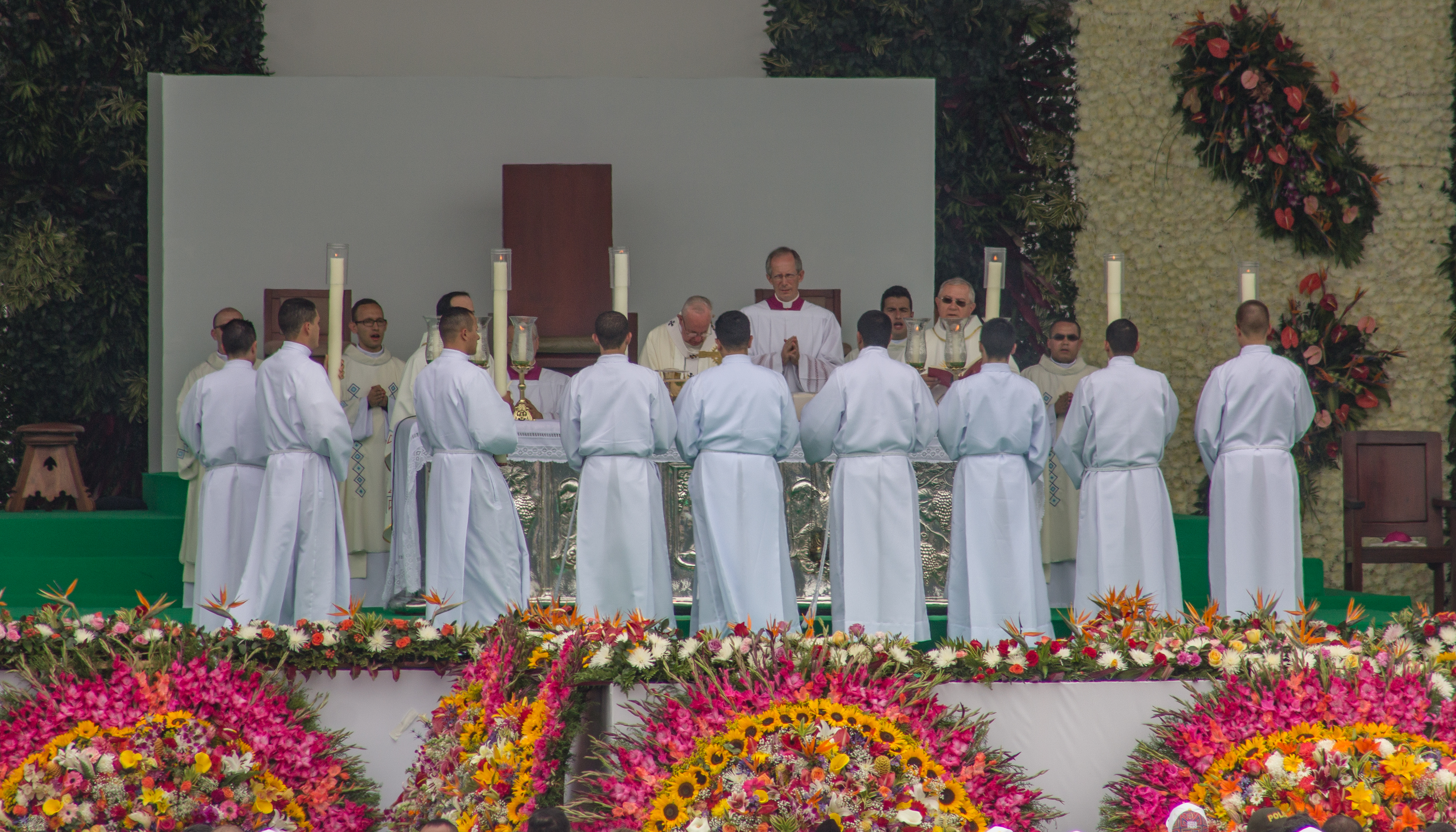 Pecados y bondades de la Iglesia en el conflicto colombiano - Hacemos  Memoria
