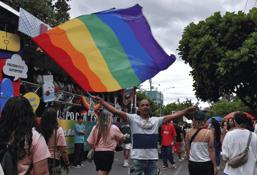 marcha-orgullo-busqueda-lgbtiq+-medellin La búsqueda de personas LGBTIQ+ exige visibilizar el subregistro y dignificar sus identidades.