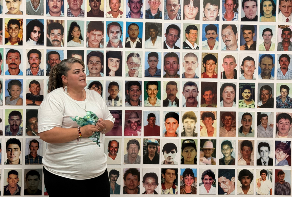 Impulsado por la comunidad de Granada, Antioquia, el Salón del Nunca Más renueva su propuesta museográfica para integrar la mirada de jóvenes y mayores en un diálogo de memoria y esperanza.