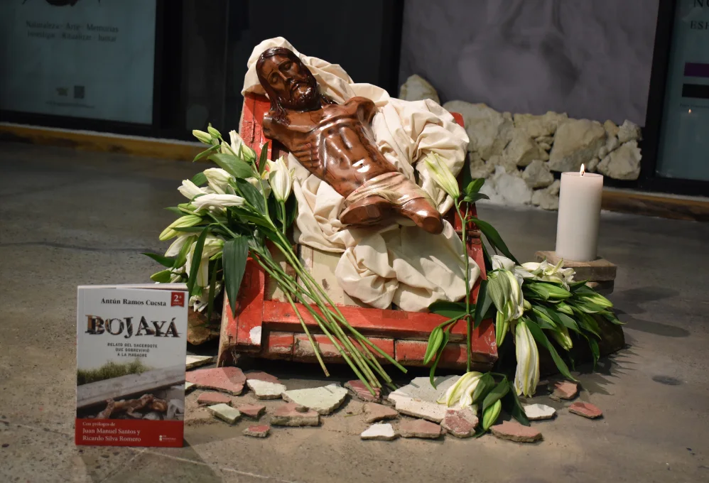 Cubierta de la obra Bojayá. Relato del sacerdote que sobrevivió a la masacre.