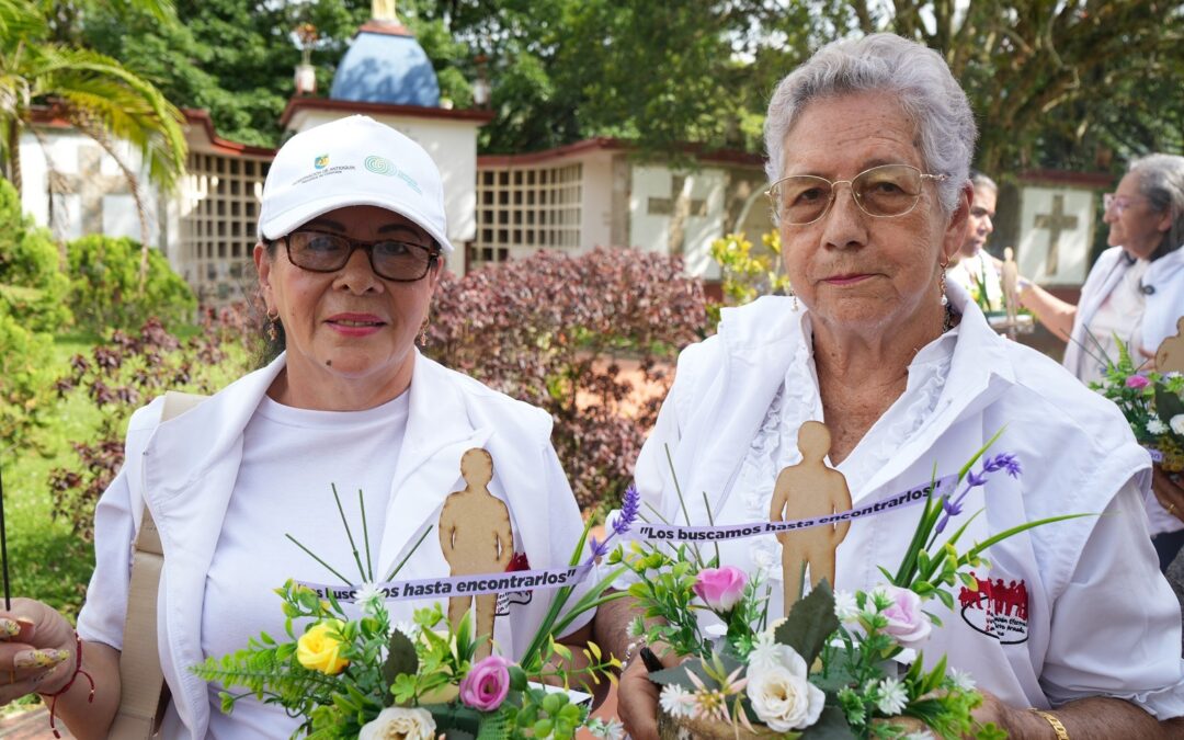 Buscadora en cementerio de San Carlos