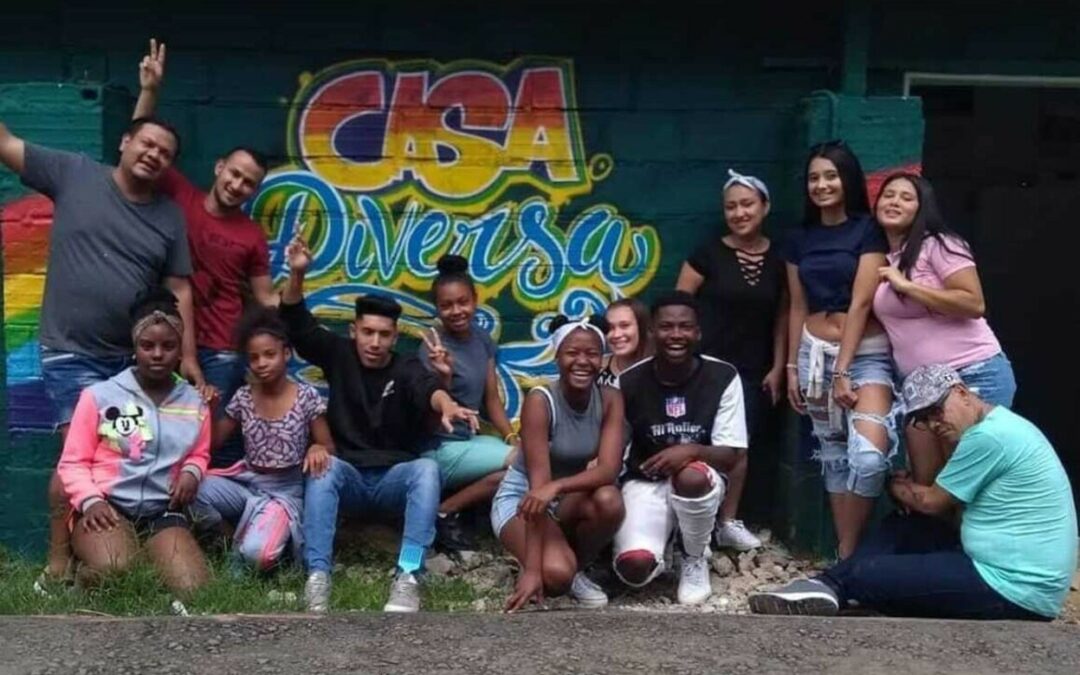 Miembros de Casa Diversa comuna 8 Medellín