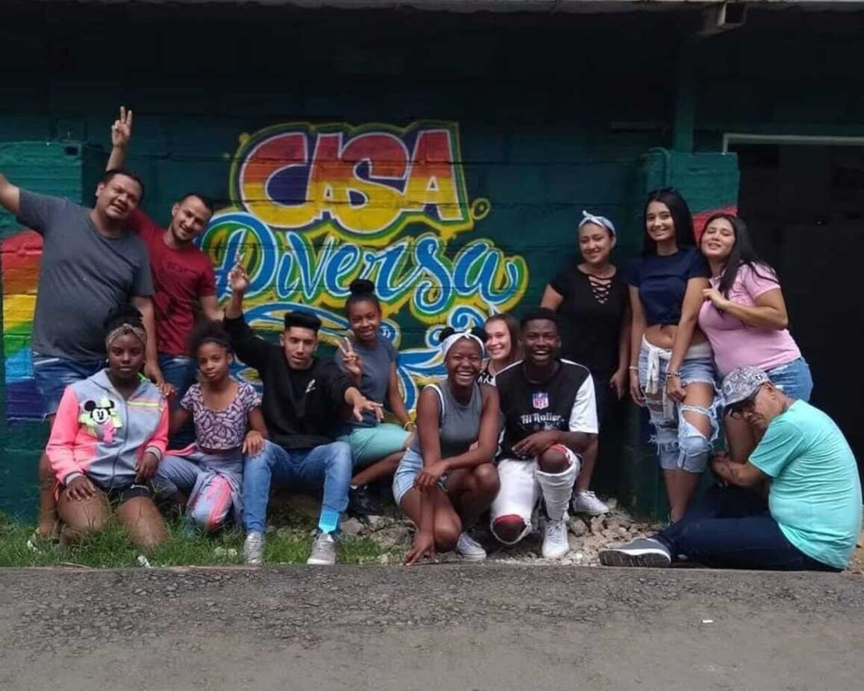 Miembros de Casa Diversa comuna 8 Medellín
