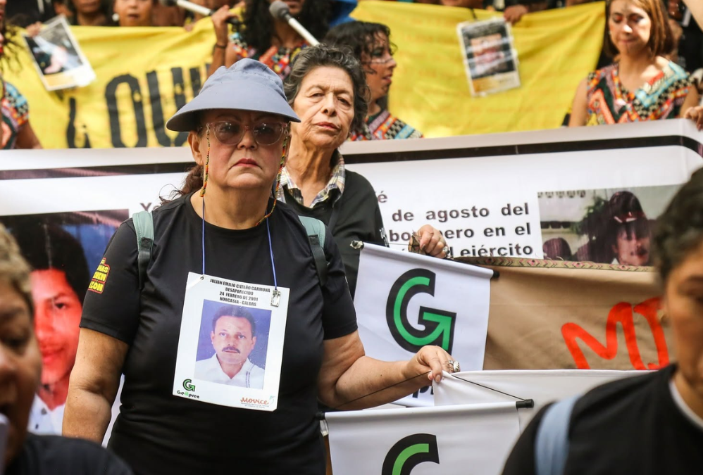 Víctimas del conflicto armado se manifiestan en Medellín.