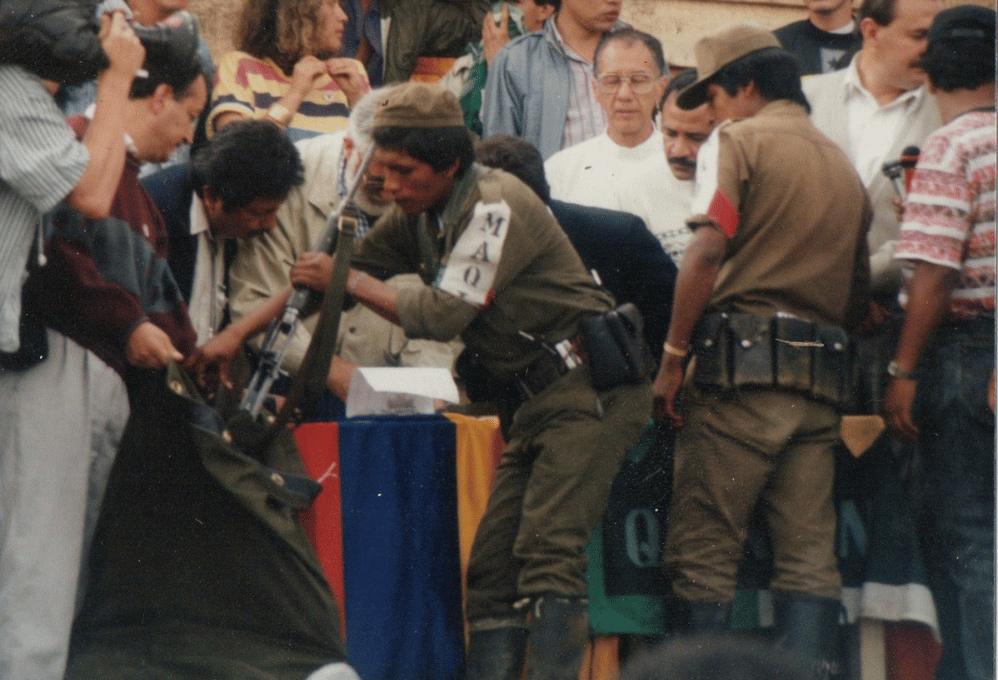 Entrega de armas del Movimiento Armado Quintín Lame (MAQL) como parte del proceso de paz tras la firma del acuerdo.