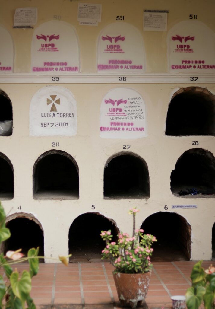 Exhumación de los cuerpos de personas desaparecidas durante la masacre de la escalera, en San Carlos, Antioquia.